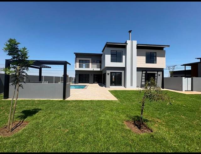 4 BEDROOM HOUSE FOR SALE IN MIDSTREAM HEIGHTS